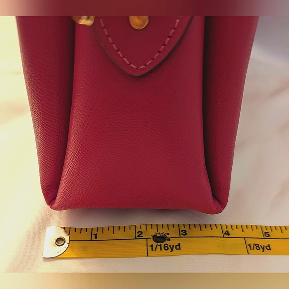 Beautiful Coach bag in fuschia with detachable shoulder strap. - Picture 9 of 9